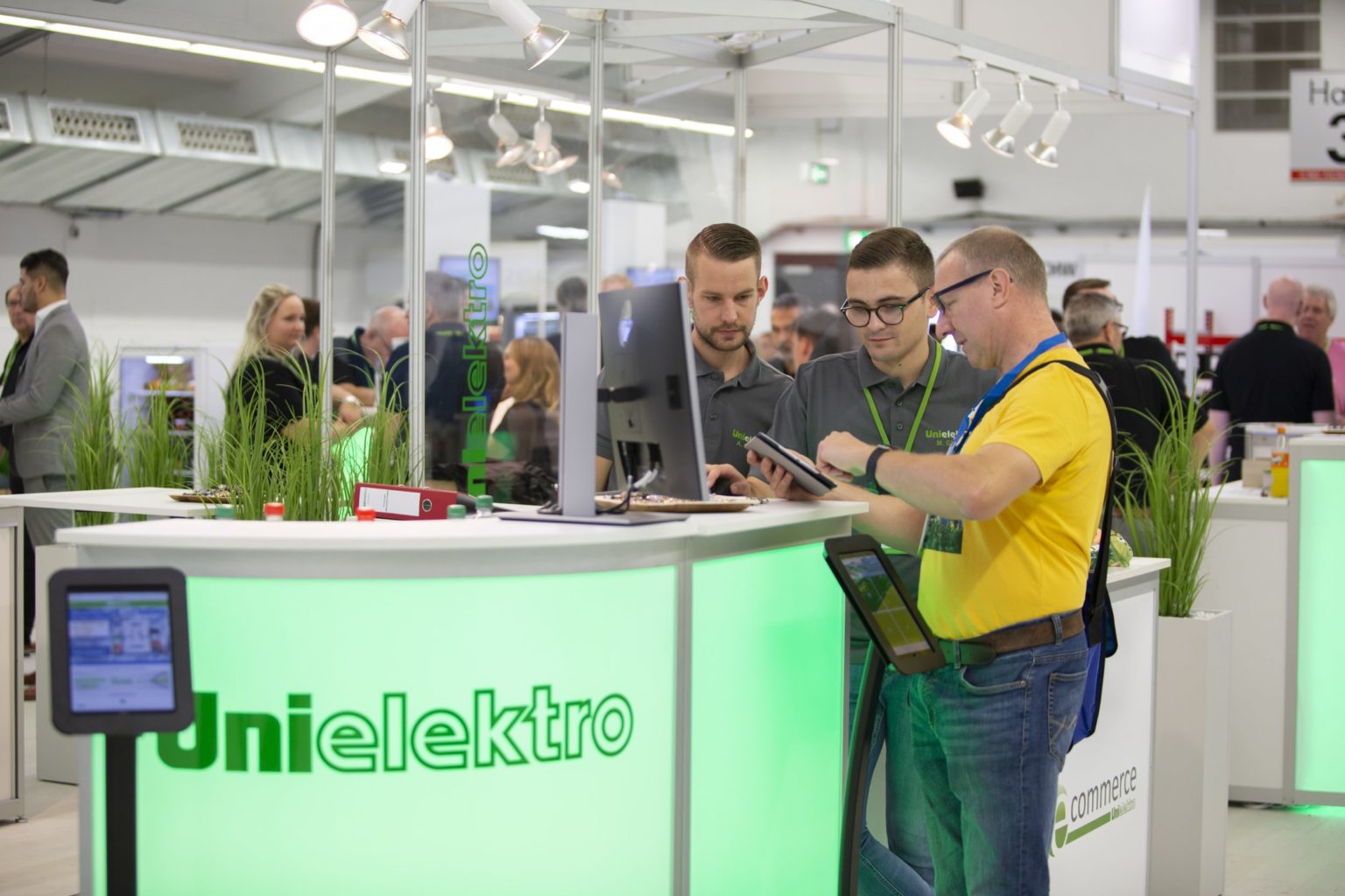 Fachmesse von Uni Elektro zeigt breites Produktspektrum ElektroWirtschaft