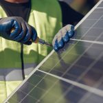 Dachdecker- und E-Handwerk kooperieren bei Installation von Photovoltaik-Anlagen