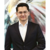 Daniel Klein-Keyser (33) hat bei der Nobilé AG verschiedene Stationen durchlaufen und verfügt über langjährige Erfahrung im Lichtgeschäft. Heute verantwortet er als Vorstand die Bereiche Marketing & Vertrieb.
