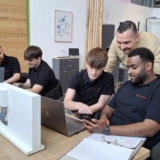 In der Schulung „smart home live erleben“ haben die Azubis ein KNX basiertes Smart Home-System 
von Gira One und von Busch-Jaeger das Smart-Home-System Busch-free@home programmiert (Foto: Foto: Bürkle).