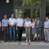 v.l.: Thomas Freund (Leiter Produktion MENNEKES Elektrotechnik Sachsen GmbH), Michael Schweinsberg (Leiter Controlling MENNEKES Gruppe), Paulinus Pauly (Geschäftsführer MENNEKES Elektrotechnik Sachsen GmbH), Christoph Epe (Geschäftsführer, Leiter zentrale kaufmännische Verwaltung MENNEKES Gruppe), Christopher Mennekes (geschäftsführender Gesellschafter MENNEKES Gruppe), Dr. Peggy Kreller (Geschäftsführerin Wirtschaftsförderung Erzgebirge), Max Jankowsky (Präsident IHK Chemnitz) und Sebastian Nestler (Bürgermeister Gemeinde Sehmatal).