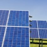 Erneuerbare Energien decken fast 57 Prozent des Stromverbrauchs in Q1–Q3 2025