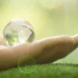 Künftig unterliegen nur noch Unternehmen mit mehr als 1.000 Beschäftigten
und einem Nettoumsatz von über 450 Millionen Euro der verpflichtenden Nachhaltigkeitsberichterstattung (Foto: freepik).