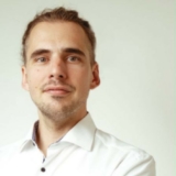 Michael Dittel ist CEO und Managing Director 
von Leaftech. Er treibt die technische Vision des 
Unternehmens voran und verfügt über ein tiefes 
Verständnis für Energieanalytik, Systemdesign 
und ESG-Strategien (Foto: Leaftech).