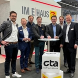 Strategische Kooperation beschlossen (v. l. n. r.) Philipp Hensel, Christopher Mennekes, Dominik Kortmann, Alexander Neuhäuser, Stefan Ehinger, Ludwig Klatzka und Andreas Bettermann (Foto: CTA).