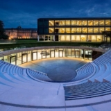 Im Baden-Württemberger Landtagsgebäude konnten nach der Generalsanierung im Jahr 2016 durch das technische Monitoring von EGS-plan an die 22 Prozent Energie gespart werden. Das bedeutet eine hohe fünfstellige Energiekostensenkung und CO2-Emissionensreduktionen pro Jahr (Foto: EGS-plan / Studio Tümmers).