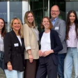Das Team vom Netzwerk Q NRW (v.l.n.r.): Isabel Rother, Miriam Becker, Silvia Maier, Melanie Sennert, Dr. Peter Janßen, Christin Zimmermann und Ricarda Hesselmann (Foto: Netzwerk Q NRW / John M. Joh).