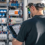 Elektrogesellen können sich bis zum 30. September 2026 für das Meisterstipendium bewerben. Zehn angehende Meister erhalten jeweils 7.000 Euro (Foto: Magnific).