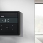 Minimal im Design, Maximal in den Möglichkeiten – das neue Gira System 70. Minimal im Design, Maximal in den Möglichkeiten – das neue Gira System 70.
