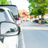 Das Auto ist immer noch das meistgenutzte Verkehrsmittel, jede vierte Person würde sich beim Kauf für ein vollelektrisches entscheiden (Foto: Magnific).